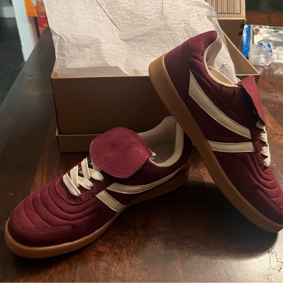 NEW Steve Madden Madrid Maroon Sneakers | Burgundy & White | Size 7.5 - Picture 5 of 7